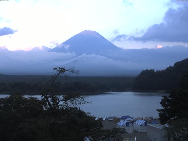 精進湖からの富士山