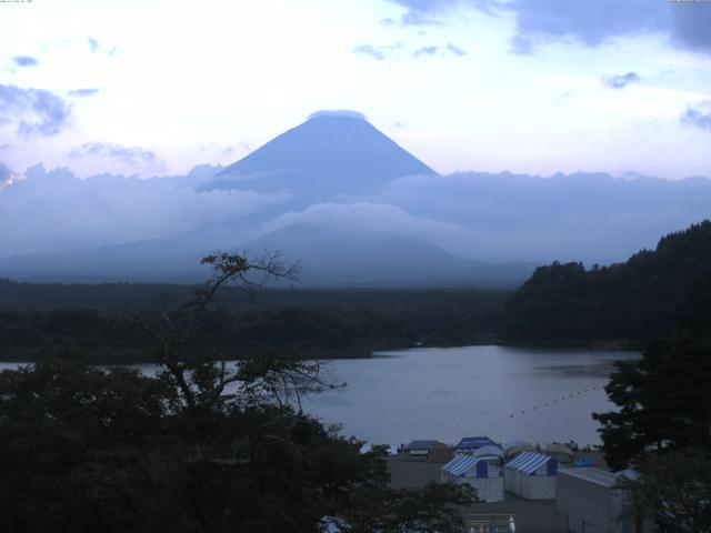 精進湖からの富士山