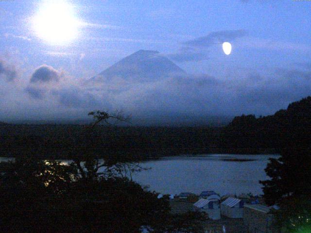 精進湖からの富士山