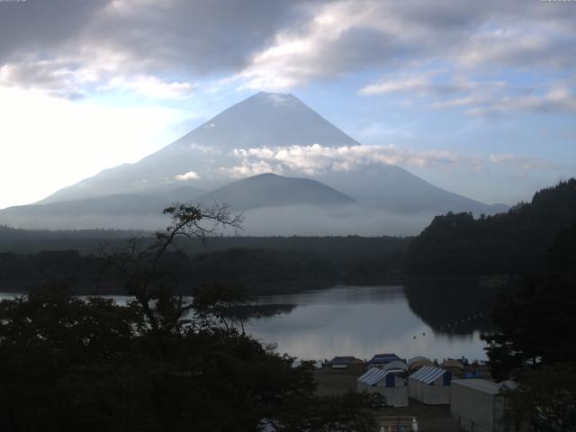 精進湖からの富士山