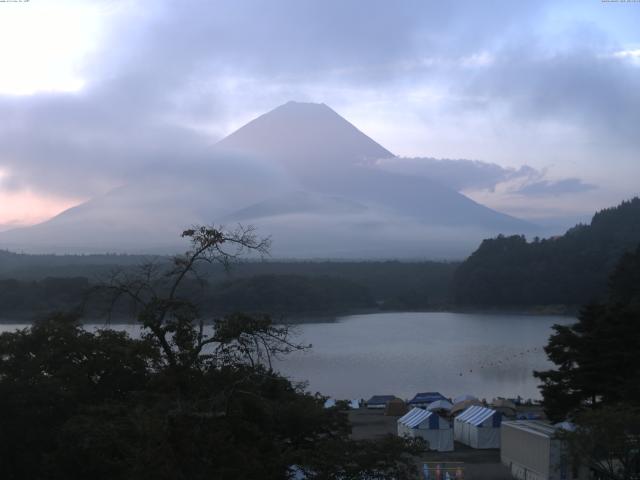 精進湖からの富士山