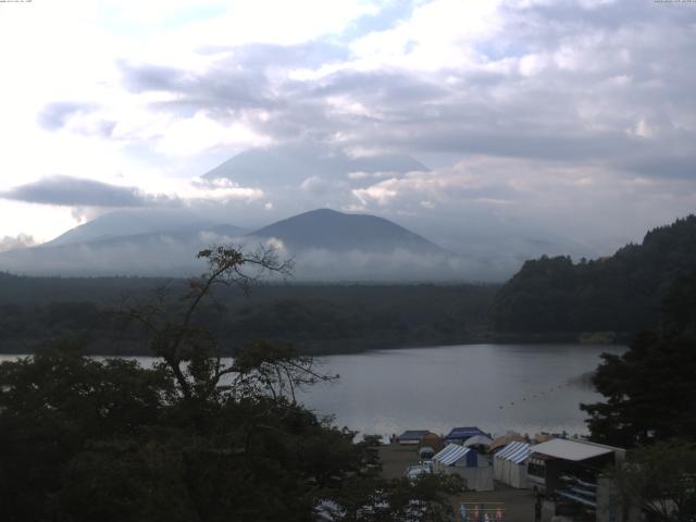 精進湖からの富士山