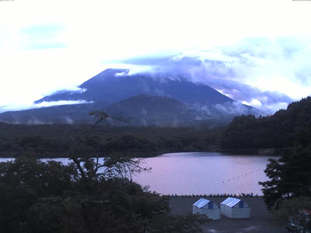 精進湖からの富士山