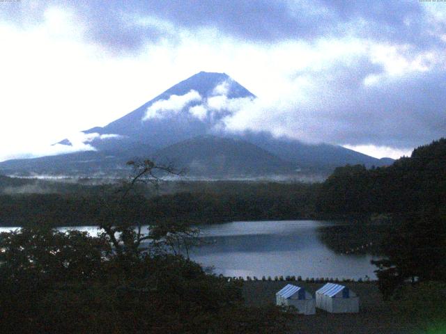 精進湖からの富士山