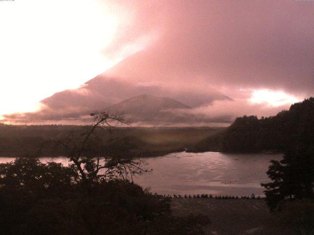 精進湖からの富士山