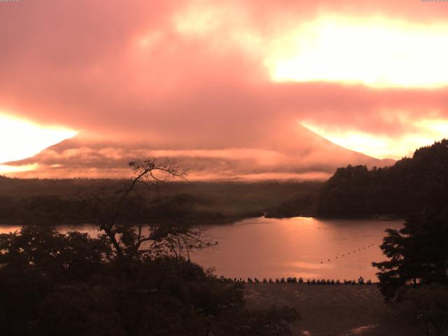 精進湖からの富士山