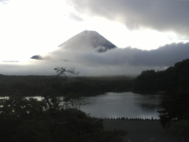 精進湖からの富士山