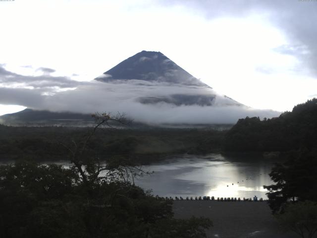 精進湖からの富士山