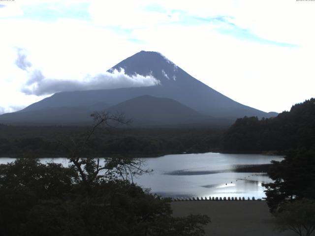 精進湖からの富士山