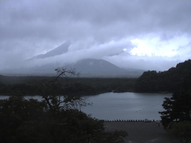 精進湖からの富士山