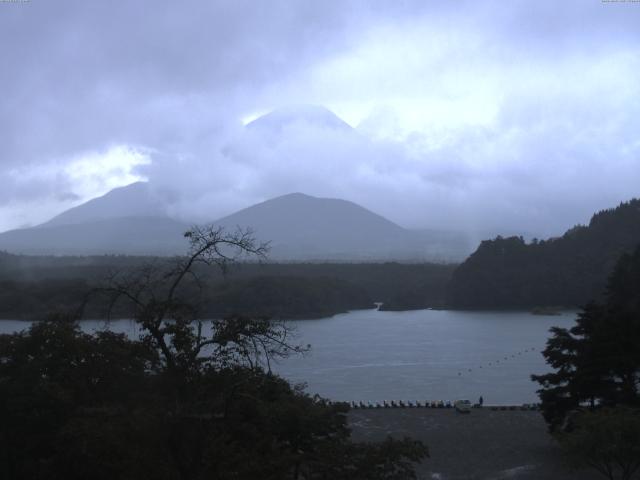 精進湖からの富士山