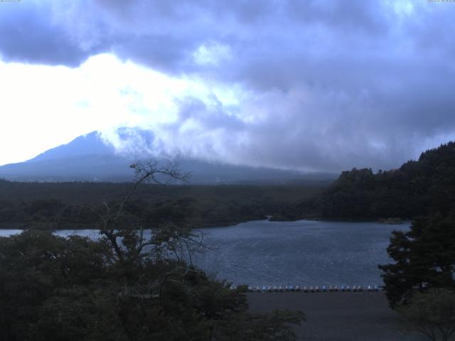 精進湖からの富士山