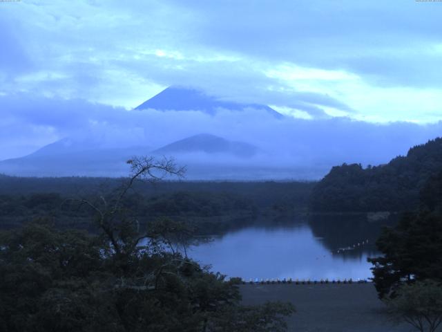 精進湖からの富士山