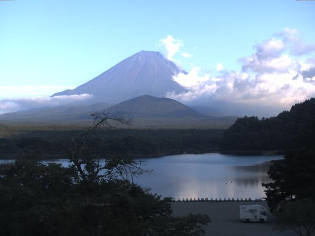 精進湖からの富士山