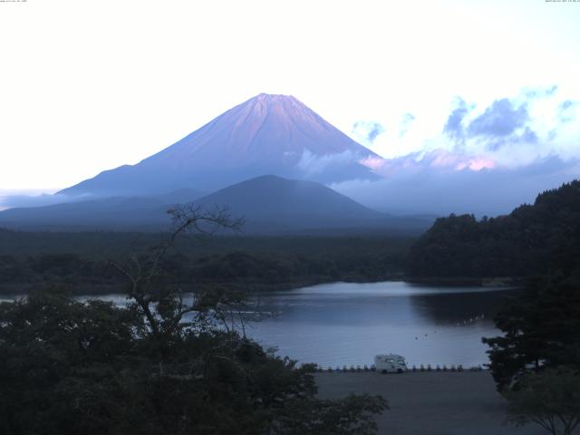 精進湖からの富士山