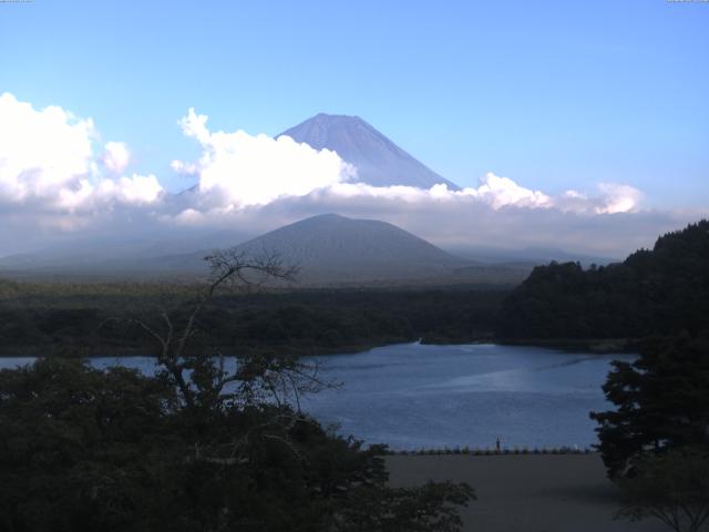 精進湖からの富士山