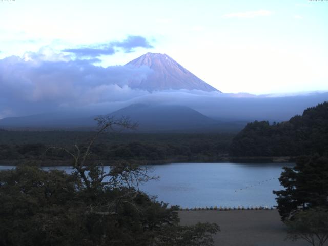 精進湖からの富士山