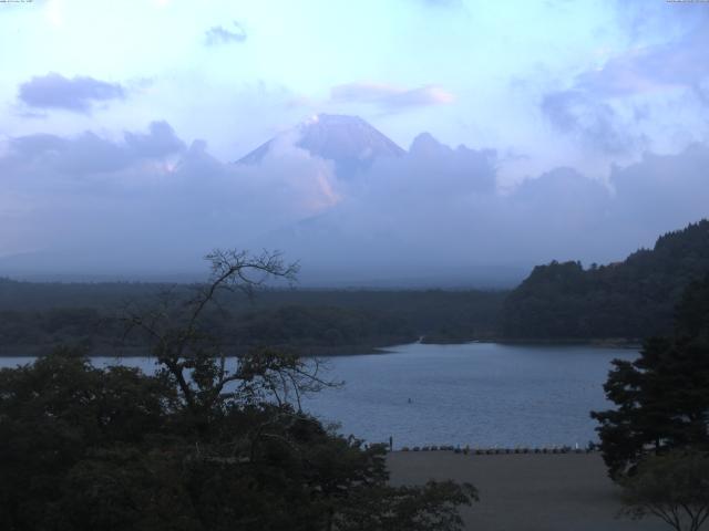 精進湖からの富士山