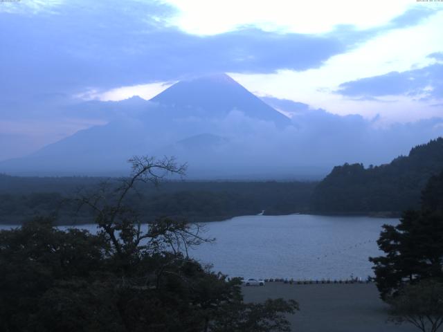 精進湖からの富士山