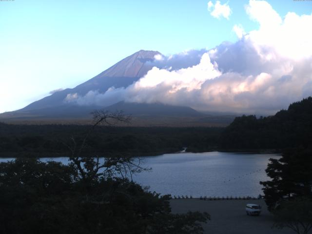 精進湖からの富士山