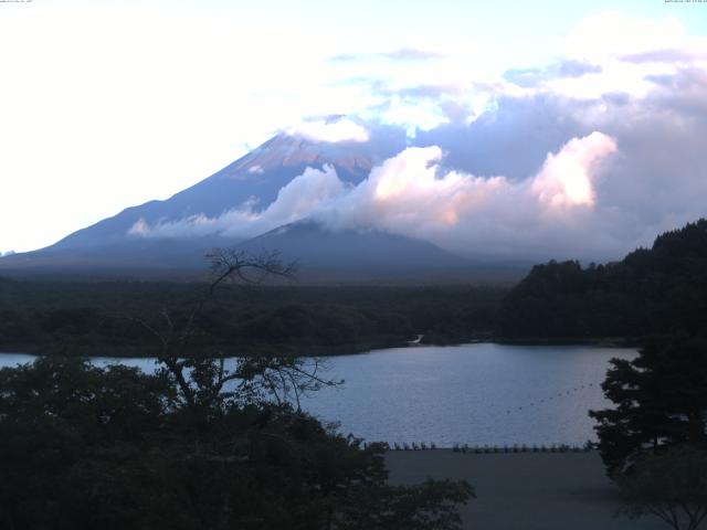 精進湖からの富士山