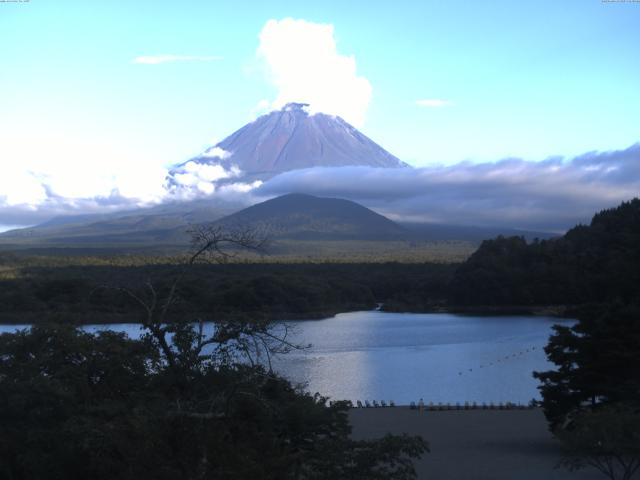 精進湖からの富士山