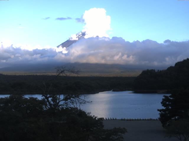 精進湖からの富士山