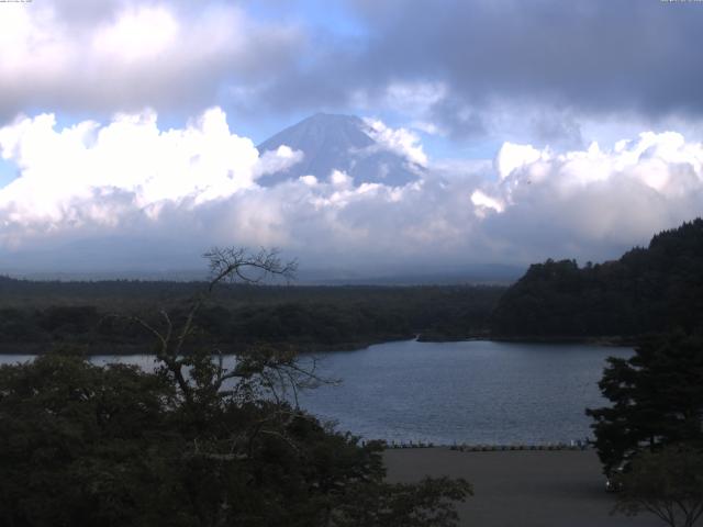 精進湖からの富士山