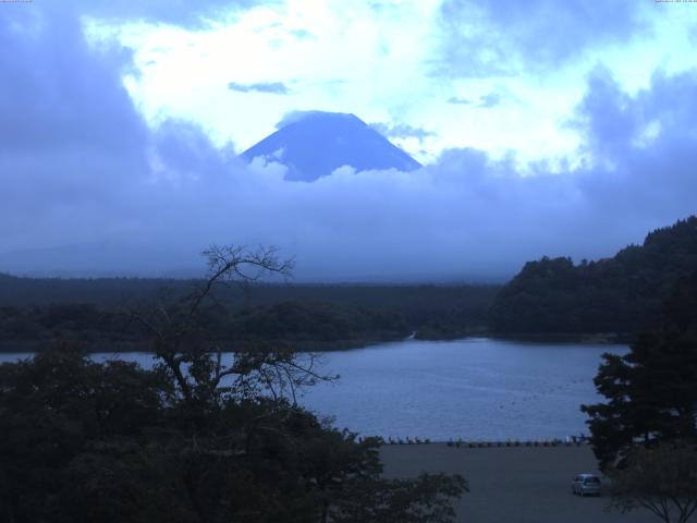 精進湖からの富士山