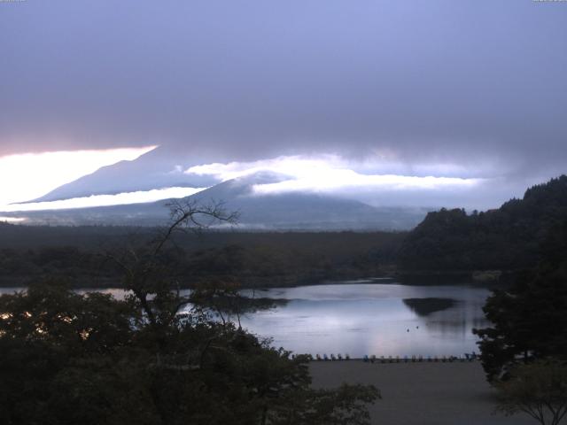 精進湖からの富士山