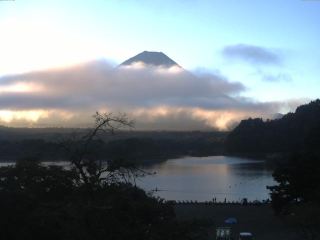 精進湖からの富士山