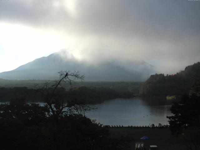 精進湖からの富士山