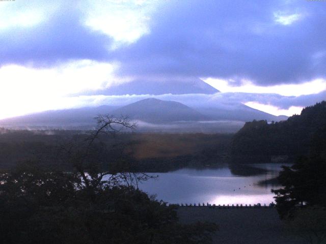 精進湖からの富士山