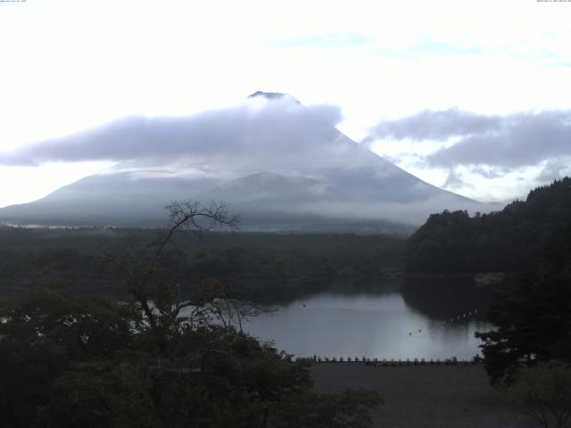 精進湖からの富士山