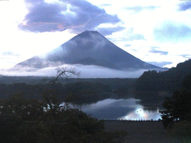 精進湖からの富士山