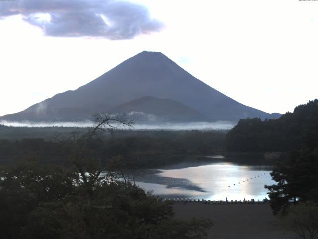 精進湖からの富士山