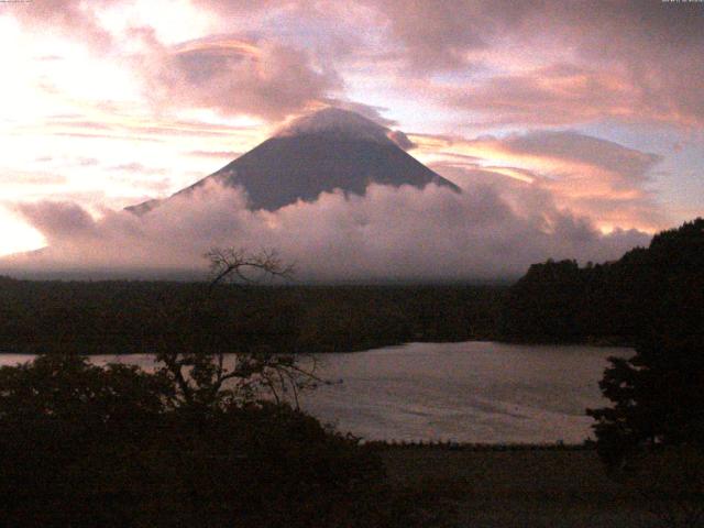 精進湖からの富士山