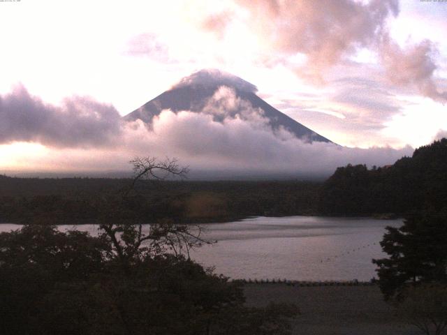 精進湖からの富士山