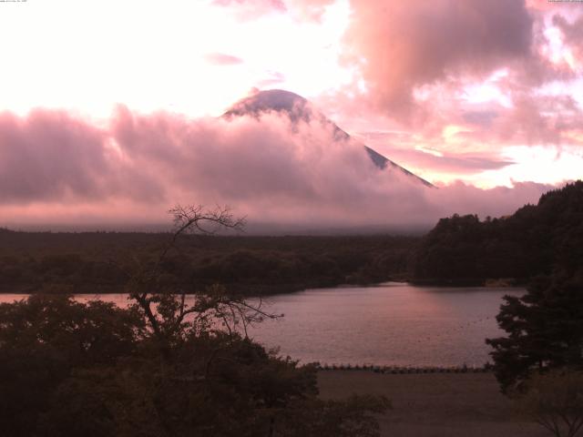 精進湖からの富士山