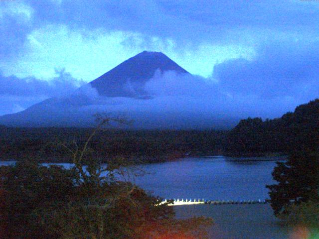 精進湖からの富士山