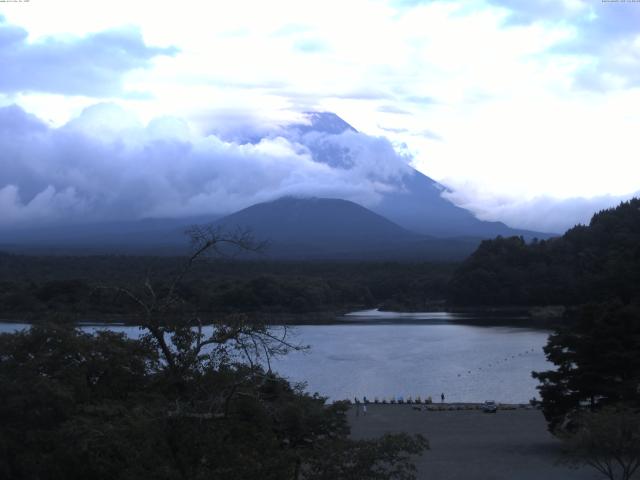 精進湖からの富士山