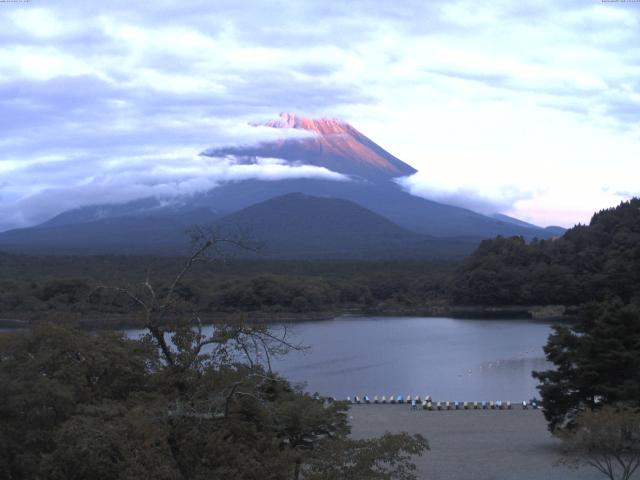 精進湖からの富士山