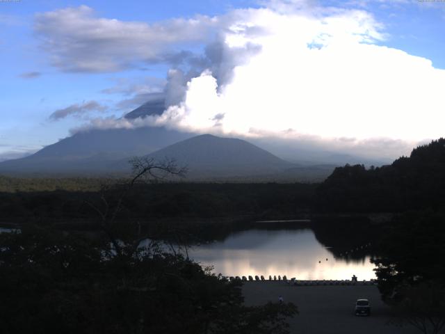 精進湖からの富士山