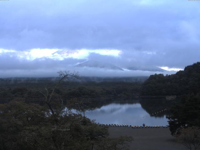 精進湖からの富士山