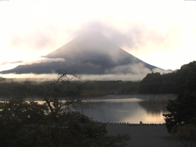 精進湖からの富士山