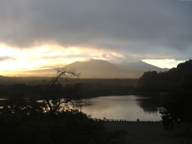 精進湖からの富士山