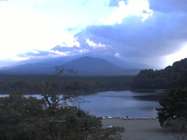 精進湖からの富士山