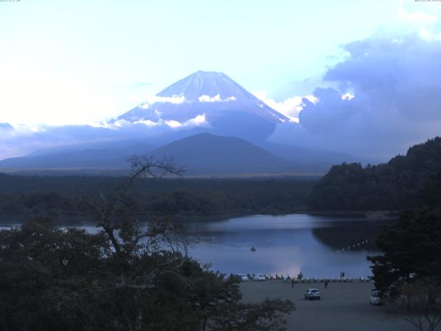 精進湖からの富士山