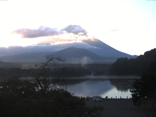 精進湖からの富士山