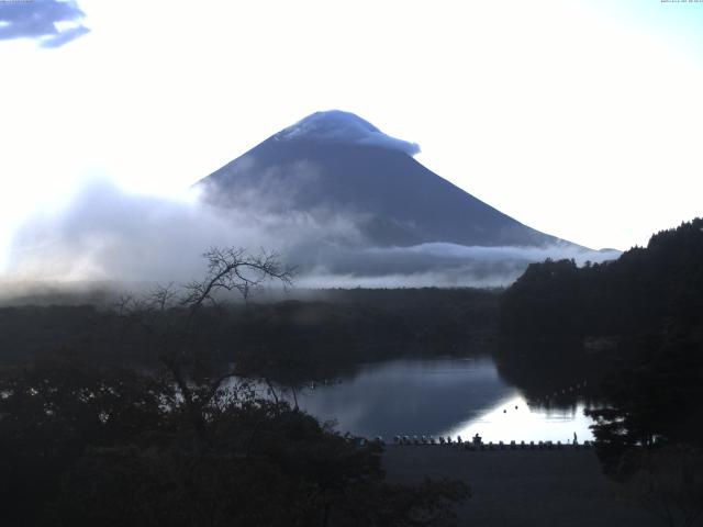 精進湖からの富士山